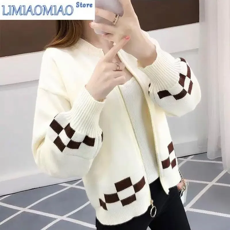 New Spring and Autumn Fashion Korean Edition Round Neck Short Loose Versatile Baseball Jersey Color Block Knitted Women's Coat