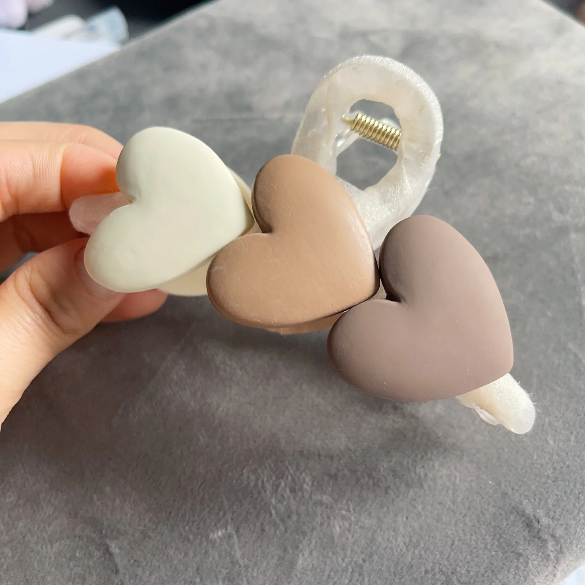 Awaytr Nieuwe Korea Hartvorm Acryl Haar Klauwen Krab Grote Parel Klauw Clips Voor Vrouw Meisjes Bad Barrette Dame Mode Hoofdtooi