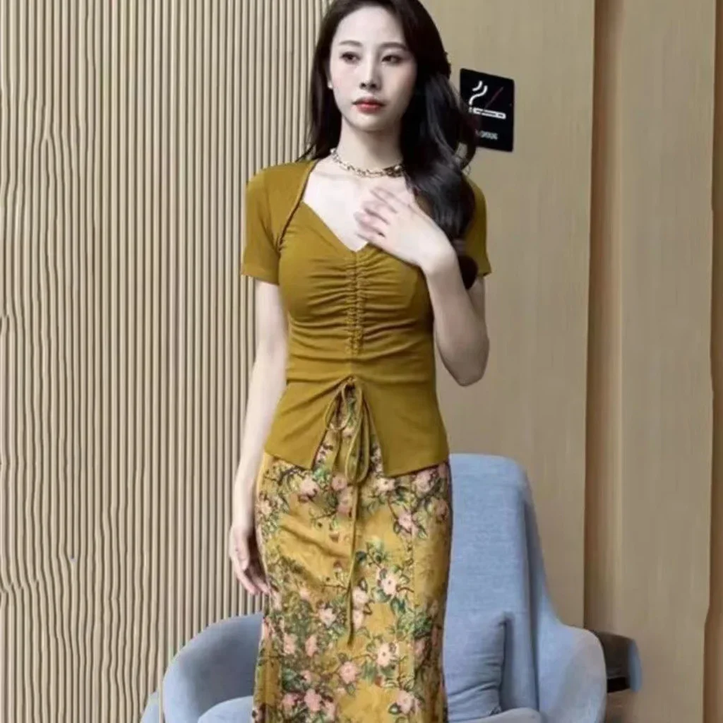 

2024 Две юбки в китайском стиле, эластичный топ с v-образным вырезом + длинная юбка «рыбий хвост» на эластичной талии, облегающий плиссированный костюм с запахом на ягодицах для женщин