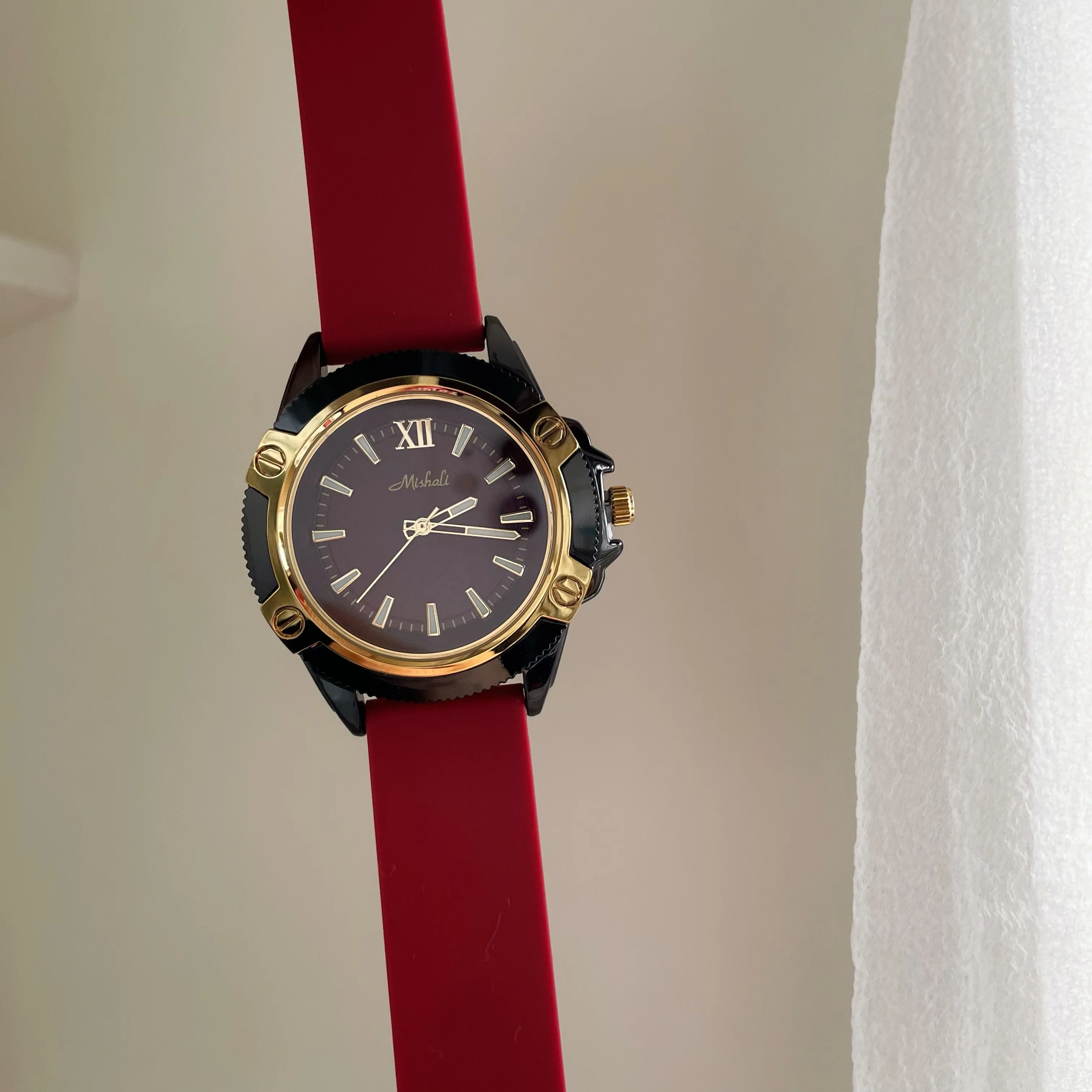 Nuevo y elegante reloj de cuarzo para mujer con esfera grande de silicona rojaUnisex2026 Nuevo estilo Regalo perfecto para mujeres Adecuado tanto para hombres como para mujeres.