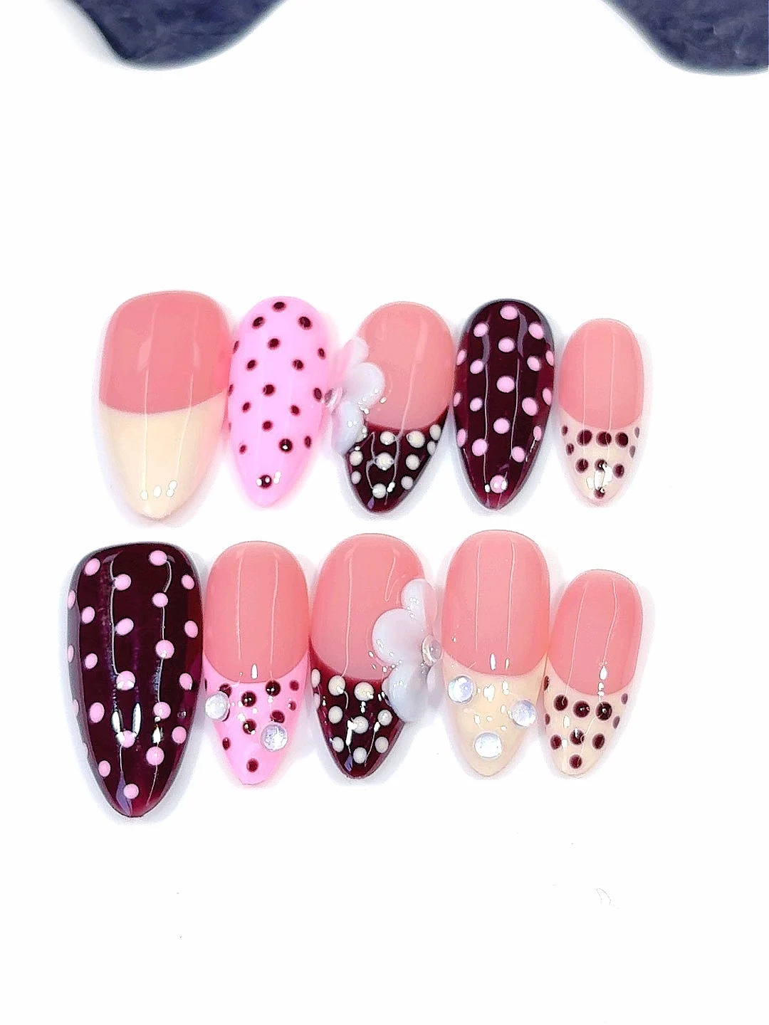

Polka Dot Floral Rhinestone Almond Press on Nails（D580）