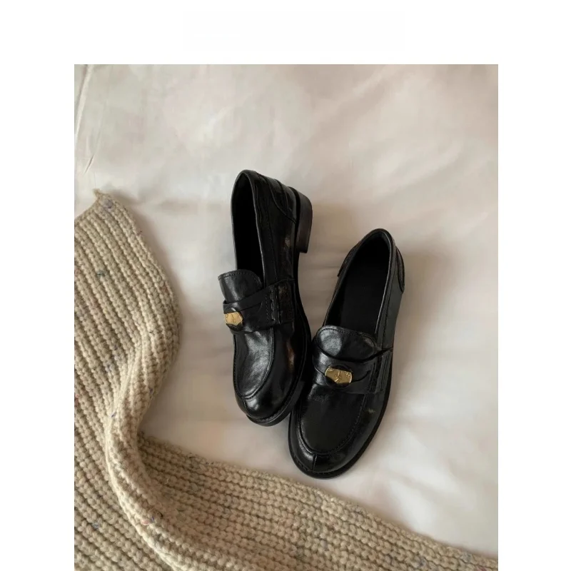 

Женские боты на плоской подошве из натуральной кожи с зауженной коровьей кожи Miu Loers, маленькая монета в стиле ретро, кожа oes, легкая одежда для ленивого человека Sin...