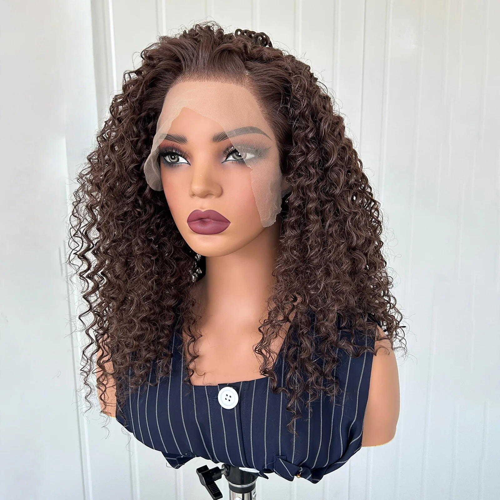 Wig Sintetis Afro Keriting Dalam Warna Cokelat Tua dengan Lace Front untuk Wanita, Belahan Bebas, Cokelat Kekinian Keriting Mengembang 13X4 untuk Penggunaan Sehari-hari dan Pesta