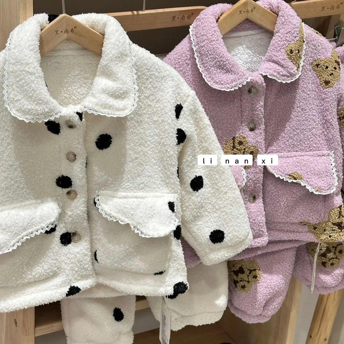 Children's Sleepwear Korean Version Winter Warm Set with Lapel Polka Dot Fur Home Clothes Towel Embroidery Set