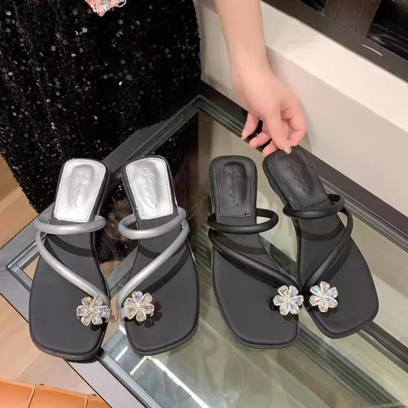 

Женские тапочки на танкетке, модные летние новые сандалии с застежкой на носок со стразами, 2025 удобные и красивые шлепанцы, Zapatos De Mujer