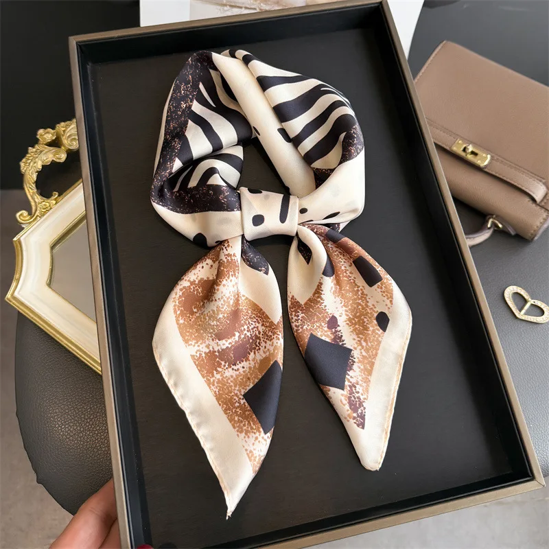 

Модная шаль с леопардовым принтом, квадратный шарф для женщин, мягкие атласные накидки, шейный платок, женские ленты для волос, повязка на голову, бандана