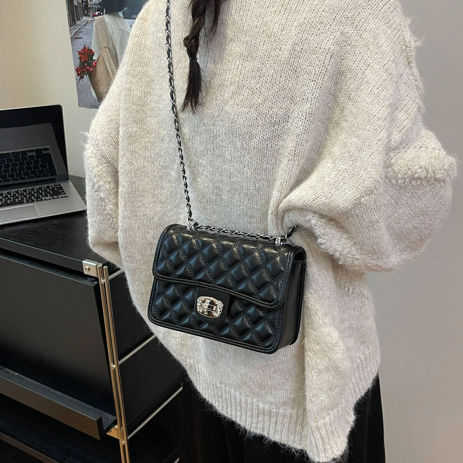 

2025 New Fashion Rhombus Xiaoxiangfeng Underarm Bag Chain Bag Lazy Wind Crossbody Fashion Versatile Shoulder Bag