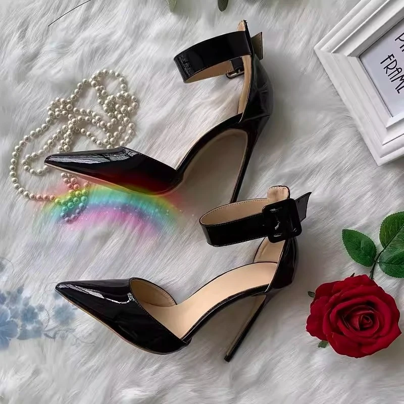 

Черные лакированные ботильоны с острым носком, вырезами, пряжкой и кольцом на пятке, женские, на тонком каблуке 12 см, для подиума, стильные