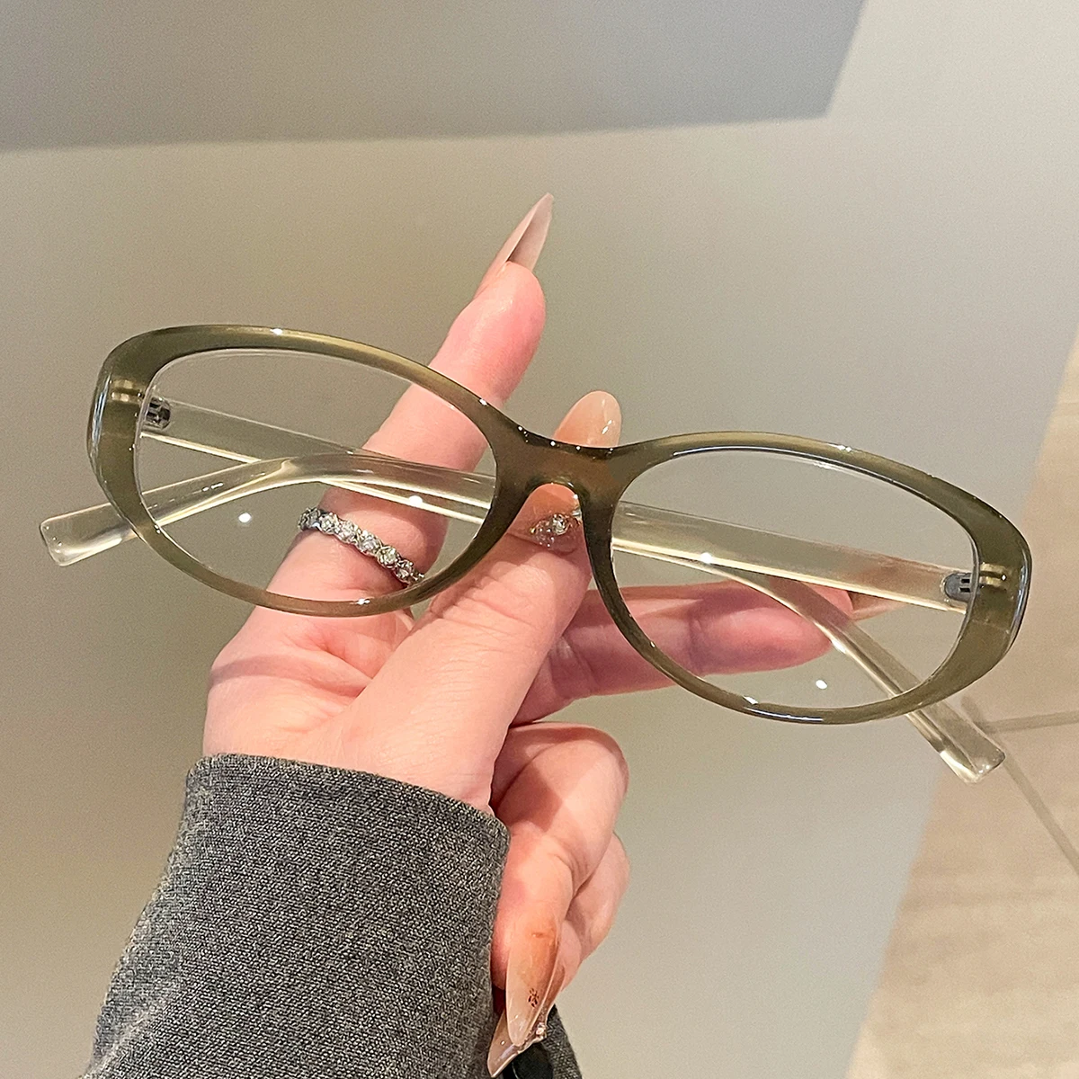 New Fashionable Flat Glasses, Retro and Versatile, Suitable for Everyday Wear, Casual Protection, and Visual Enhancement