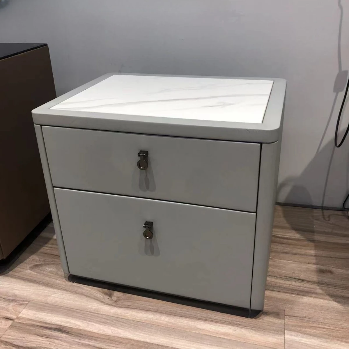 طاولة بجانب السرير مصنوعة من الخشب الصلب وبسيطة وحديثة وطاولة بجانب السرير إيطالية فاخرة وبسيطة #3