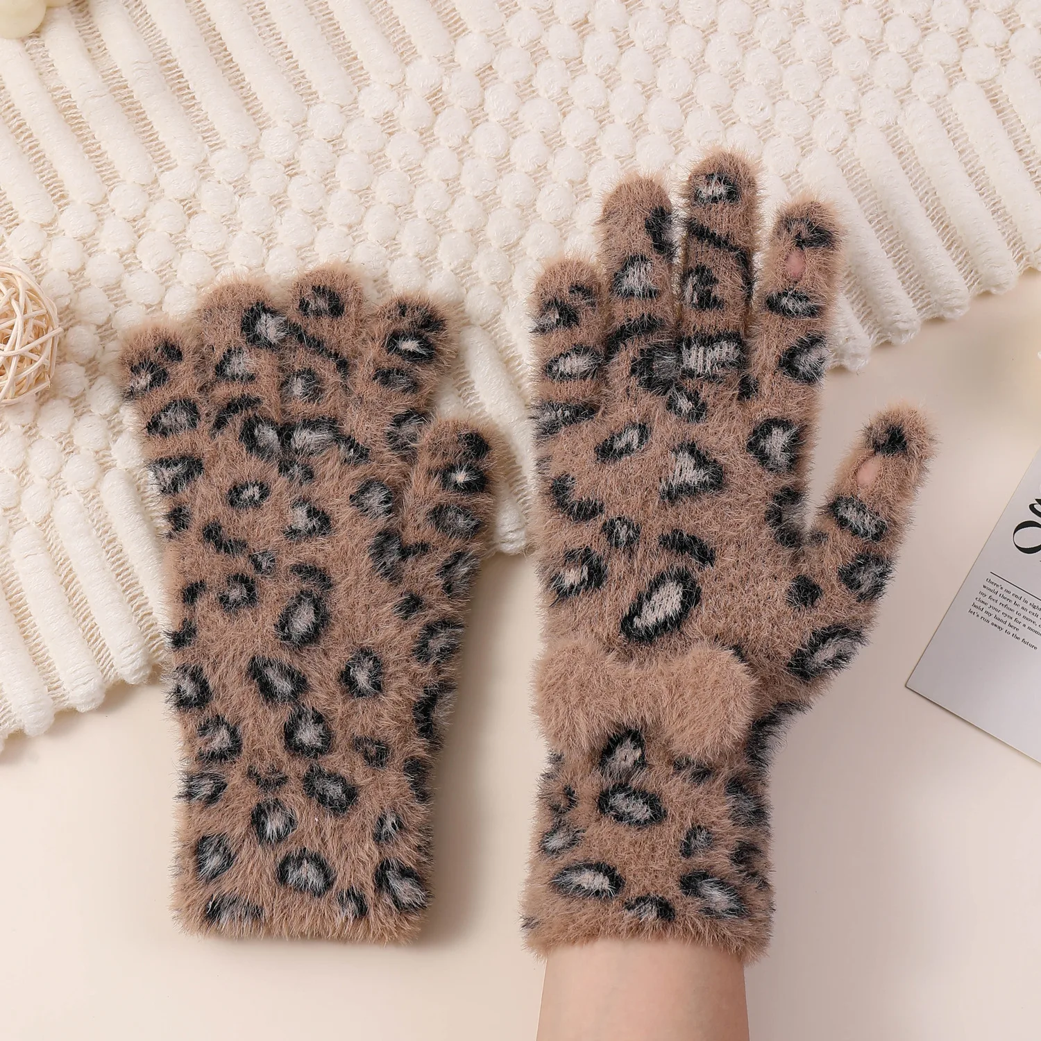 Herfst en winter warme handschoenen Dames Leuke mode Strik Luipaardpatroon Vingerhandschoenen Koudbestendige warme gebreide handschoenen