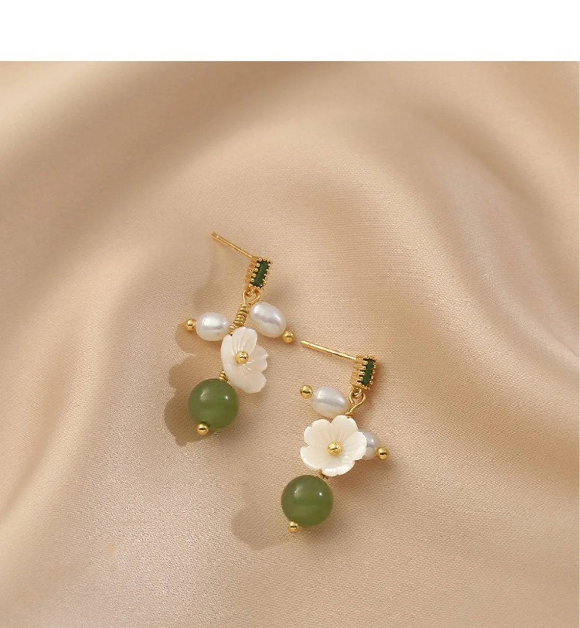 Neuer Stil, süße Blume, natürliche Süßwasserperle und Burma-Jade, 14 Karat Gold gefüllt, Damen-Quasten-Ohrstecker, Anti-Allergie – Detail 7
