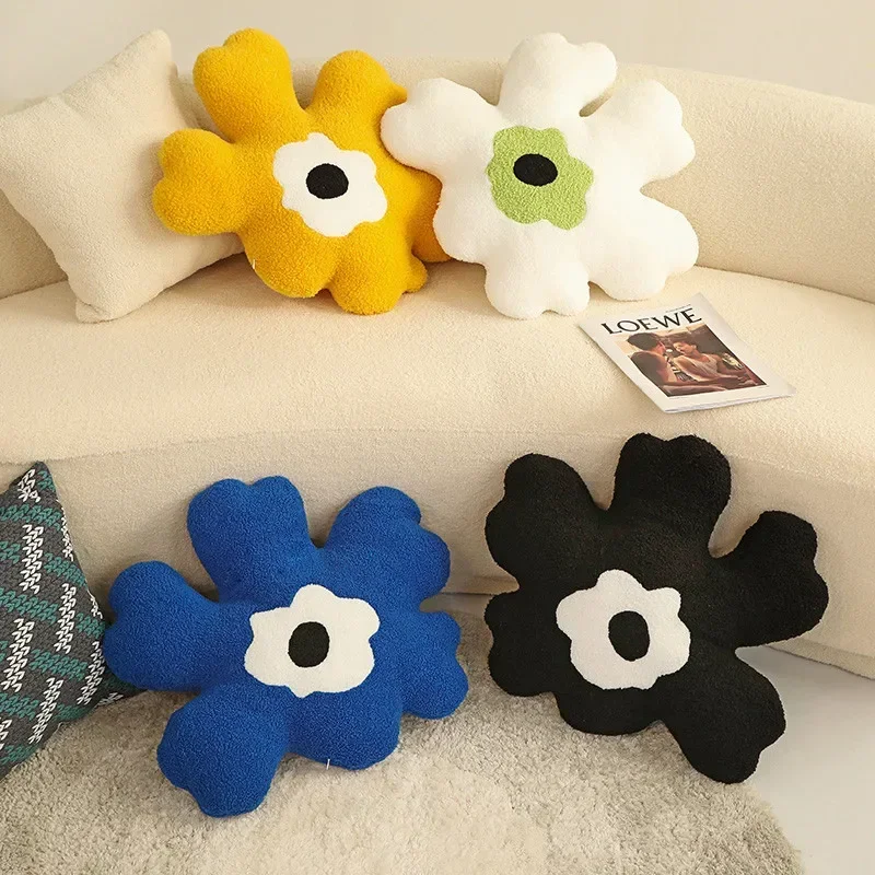 Black Flower Shaped Pillows Cute Accent Throw Pillow Cushion for Home Decoration Tatami Floor Thickened Fart Cushion for Gift