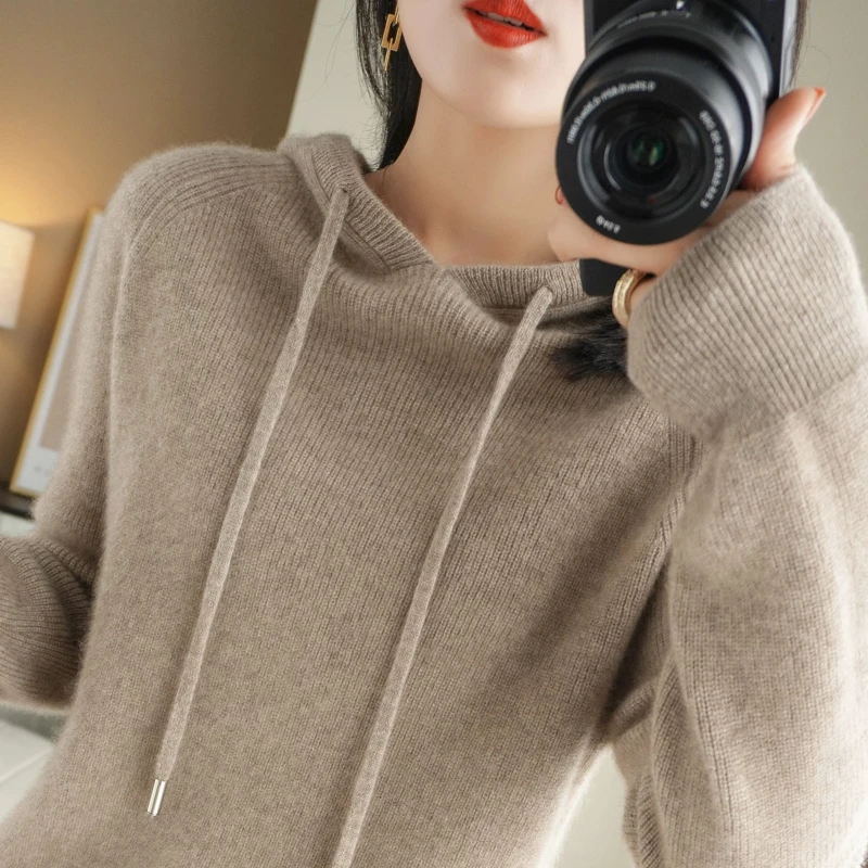 

Spring 2026 Women's Hooded Camere Sweater Loose Base Layer Woolen Knittedwear Large Size Sweater Casual Sle Regular Sve