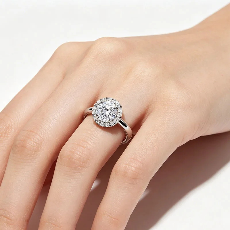 1 Karat runder IGI CVD HPHT im Labor gezüchteter Diamant-Ehering aus Platin 950 DEF VS-VVS Halo-Verlobungsring für Damen – Detail 7