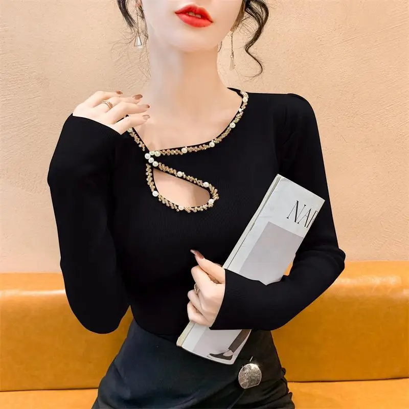 

Women's V-neck Hollow Studs Western Style Slimming Knitted Bottoming Shirt Sweater Top