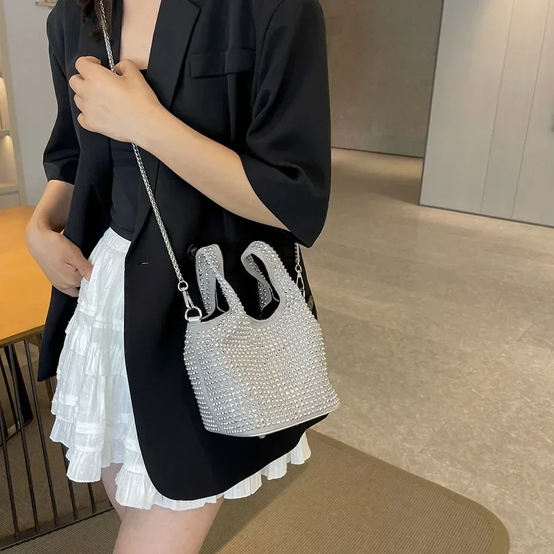 Solid Colors New Chain Sewing Versatile Crossbody Bag 2024 Hot Sale Designer Luxury Simple Fashion Miękkie damskie torby na ramię