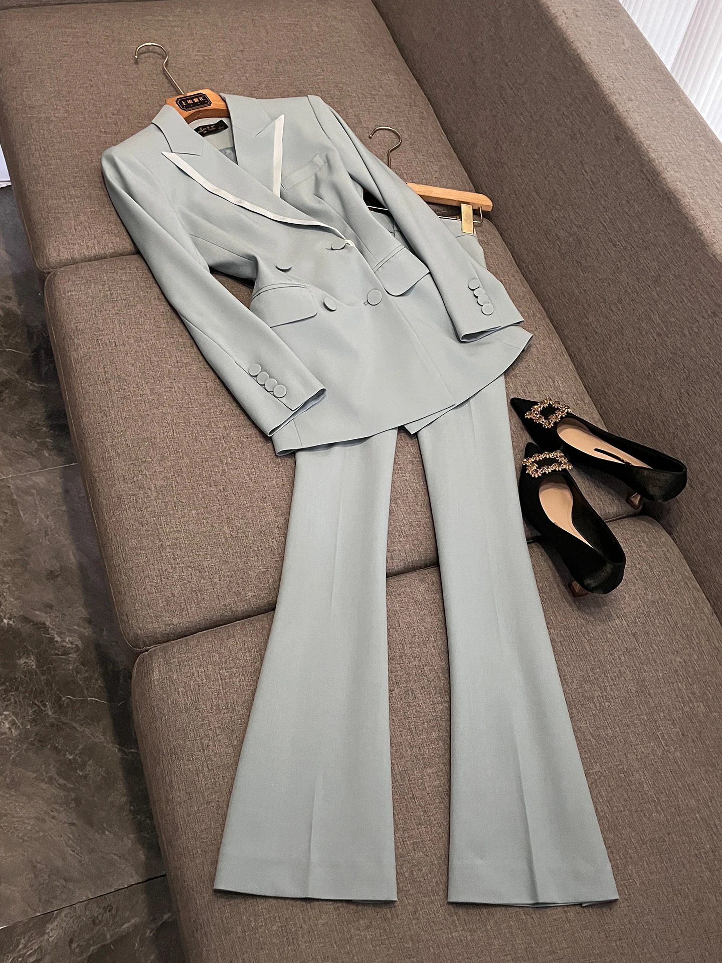 

Элегантный профессиональный женский костюм-двойка: модный, приталенный, легкий, из весенней коллекции, для утонченных женщин P3