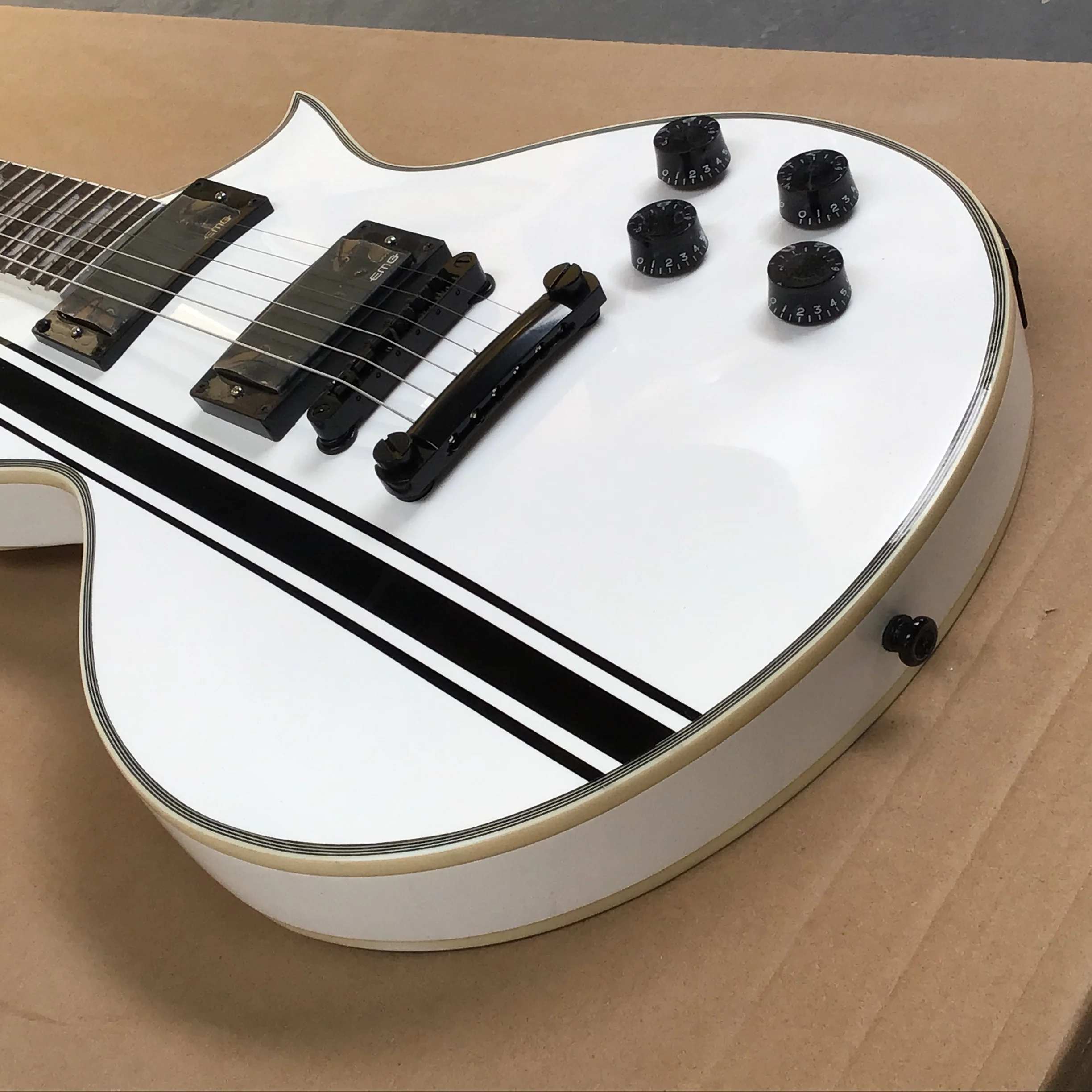 hot sale Perfect tone Six-string electric guitar White, custom accepted， Immediate delivery goods in stock