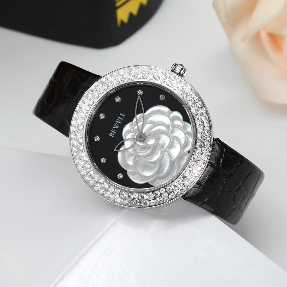 Reloj de mujer de cuarzo de acero inoxidable a la moda con correa de cuero con incrustaciones de diamantes y esfera de flores