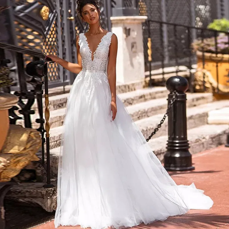 Robe de Mariée Blanche en Dentelle, Décolmétrage en V Profond, Style Boho, Tulle, Dos aux, Traîne de Balayage