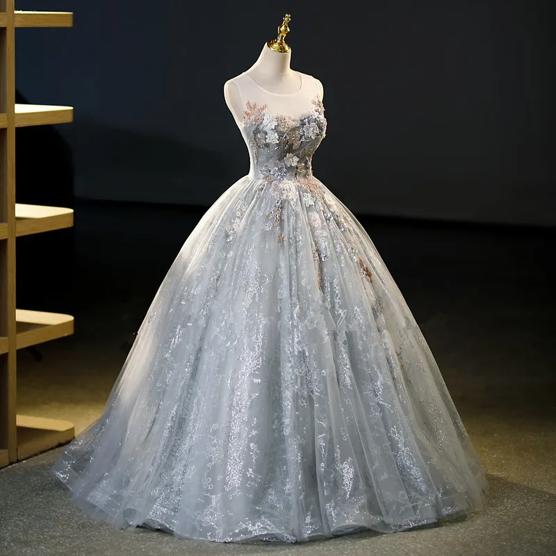 Серебристые платья Quinceanera Цветочные аппликации Цветы Бюстье с блестками Индивидуальный воротник-халтер