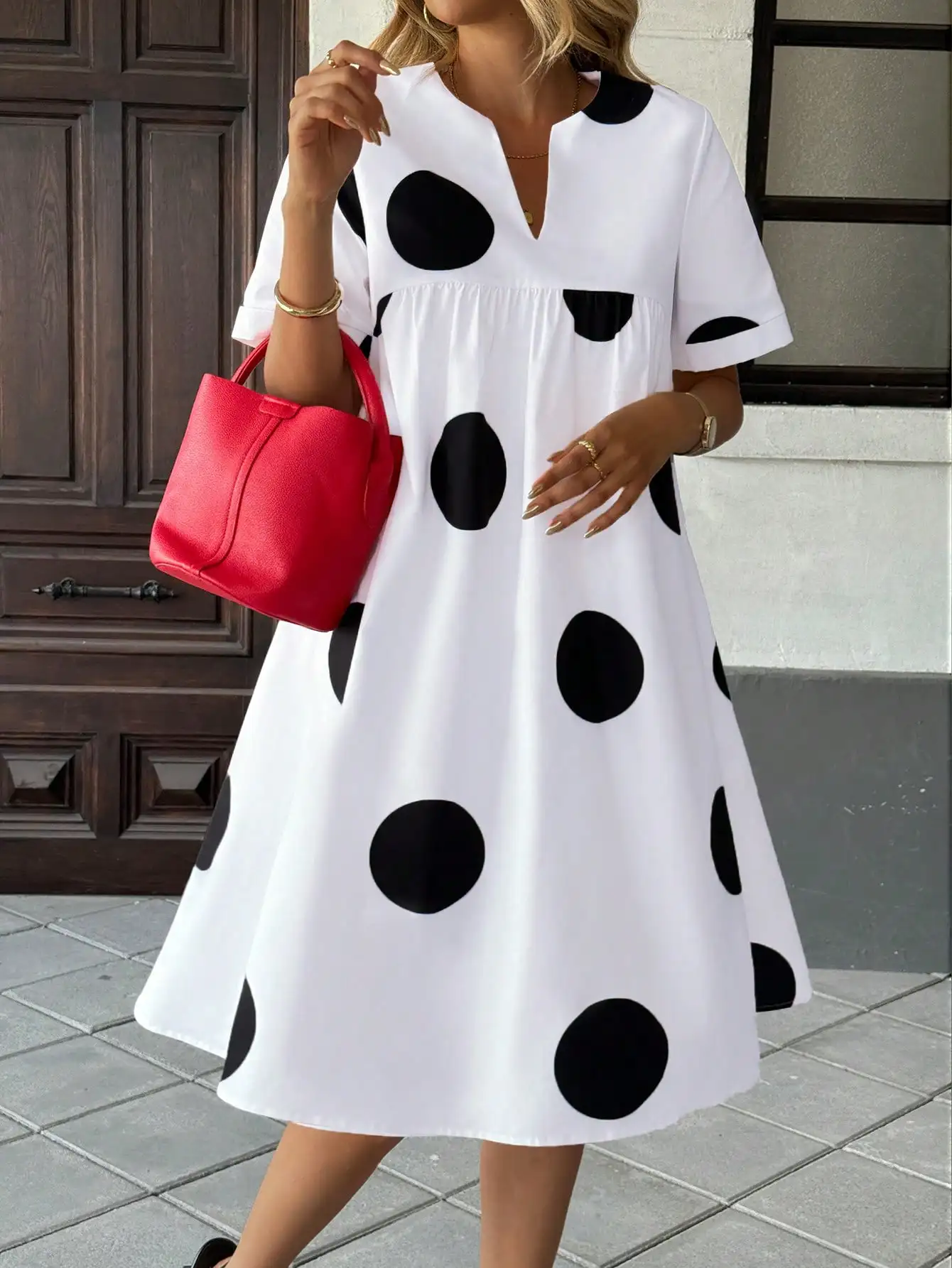 

Женское повседневное платье А-силуэта с V-образным вырезом и свободным кроем в горошек