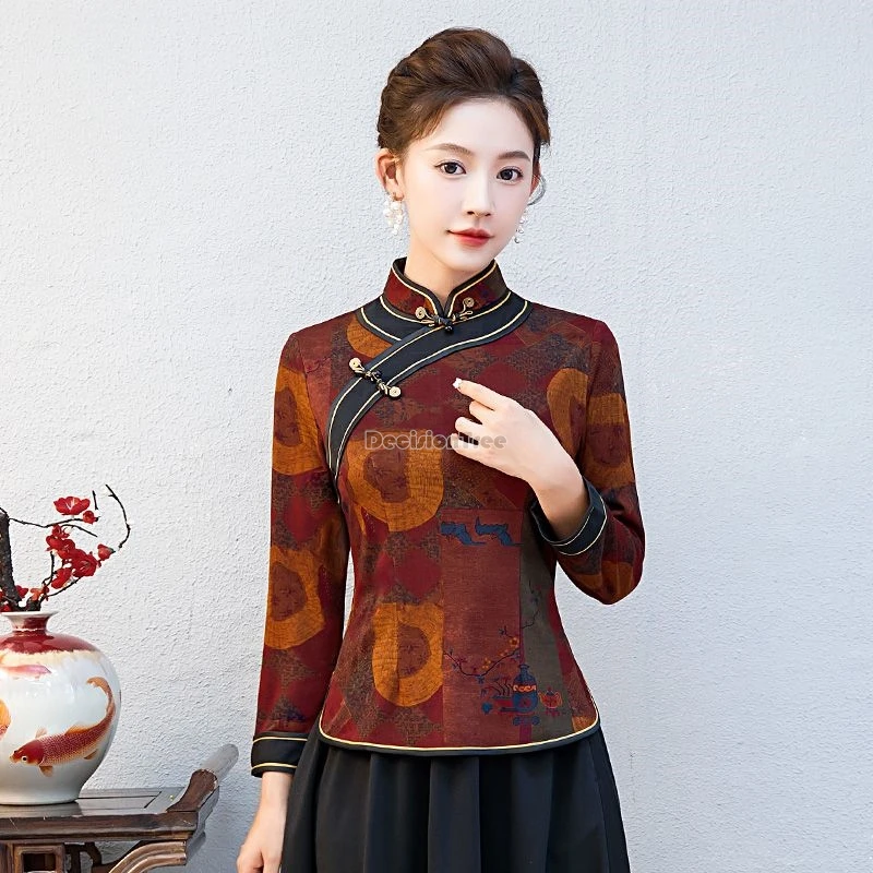 بلوزة تانغ مطبوعة على الطراز الصيني القديم لعام 2025 بياقة واقفة وأكمام طويلة بلوزة شيونغسام أنيقة للتنحيف للنساء يوميًا من تشيباو