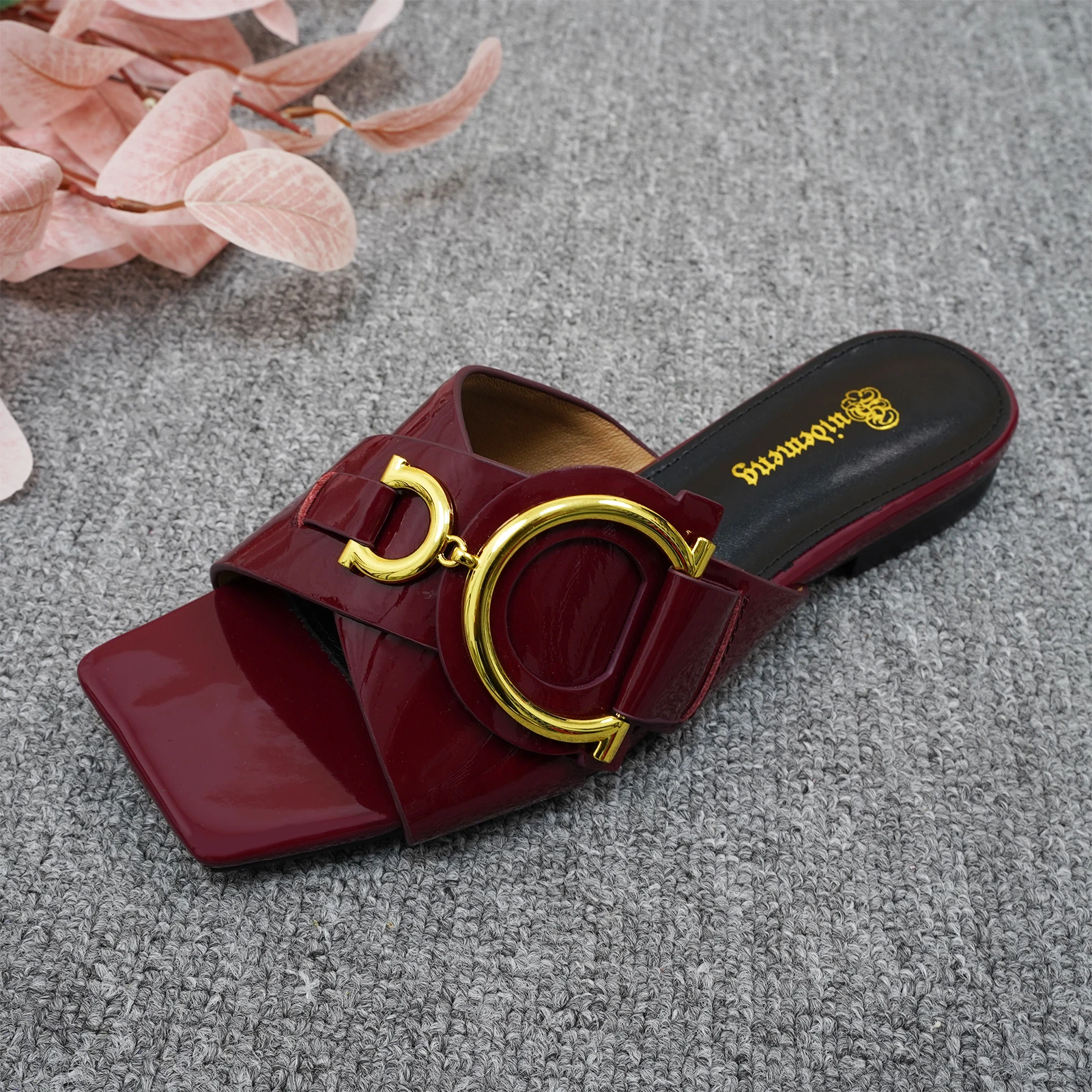 2025 women\'s plus size flat bottomed D-button cowhide non slip slippers, fashionable square toe exposed shallow mouth slippers