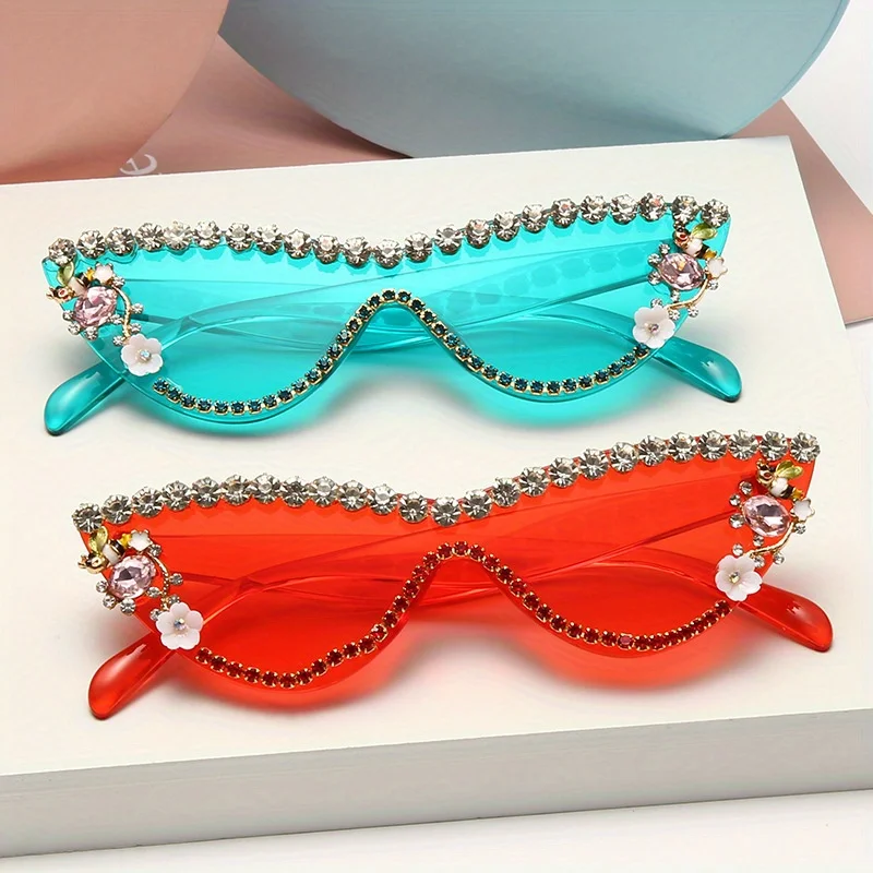 

Simple Elegant Fashionable Sunglasses Exaggerated Female Trend Sunglasses Colored Lenses Hinges