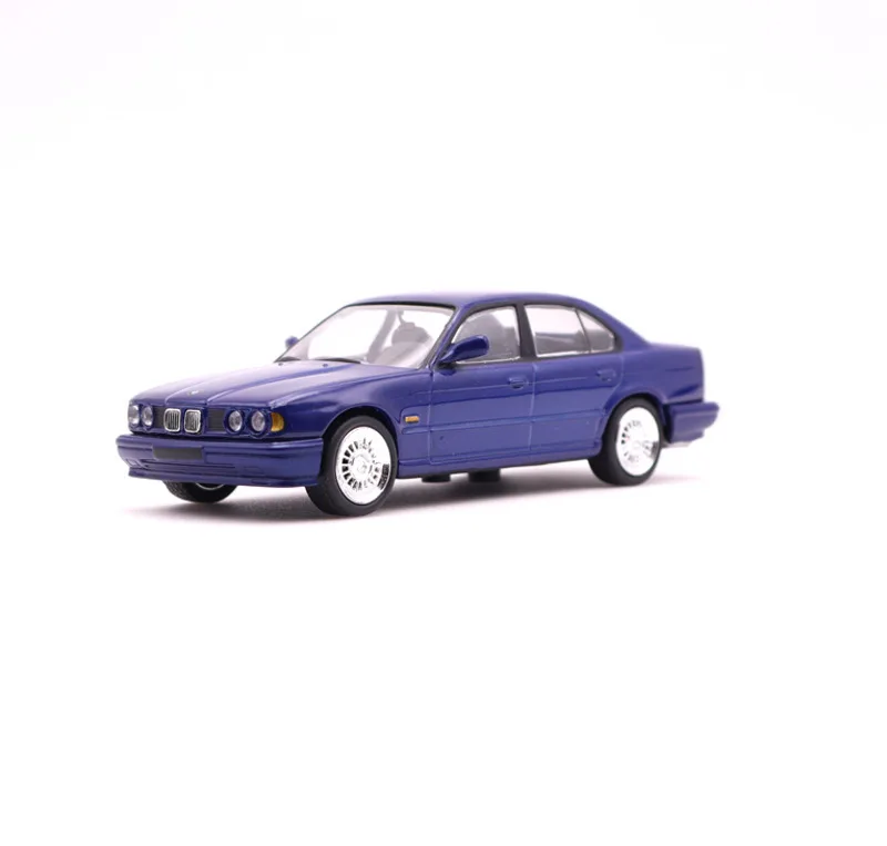 สินค้ามาใหม่ รถโมเดลเหล็กหล่อ 1/43 ราคาพิเศษ รถสปอร์ตคลาสสิกเยอรมัน M5 ของสะสมตกแต่งบ้าน ของเล่นสำหรับเด็ก