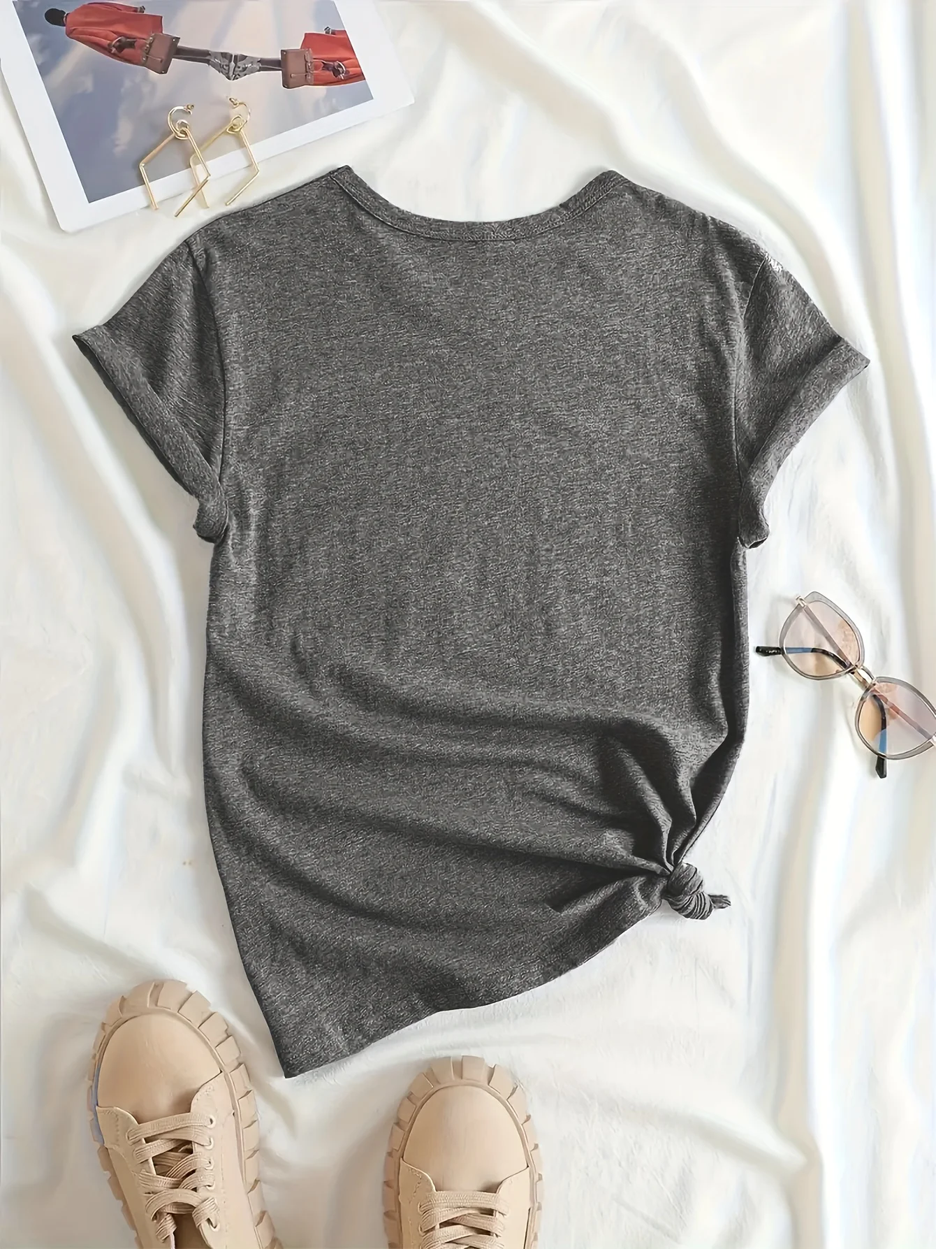 T-Shirt mit Cartoon-Bär-Aufdruck, kurzärmeliges, lässiges Oberteil mit Rundhalsausschnitt für Sommer und Frühling, Damenbekleidung