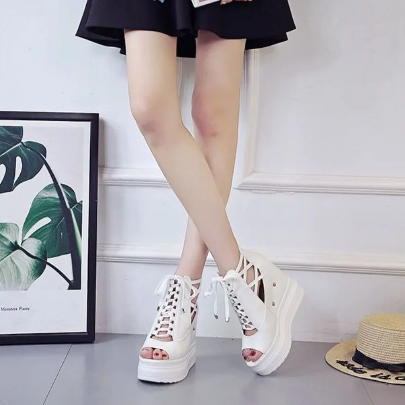 sandali-estivi-2026-con-tacco-a-blocco-per-donna-zeppa-alta-con-rialzo-nascosto-cut-out-sexy-punta-aperta-fondo-spesso-stile-gladiatore