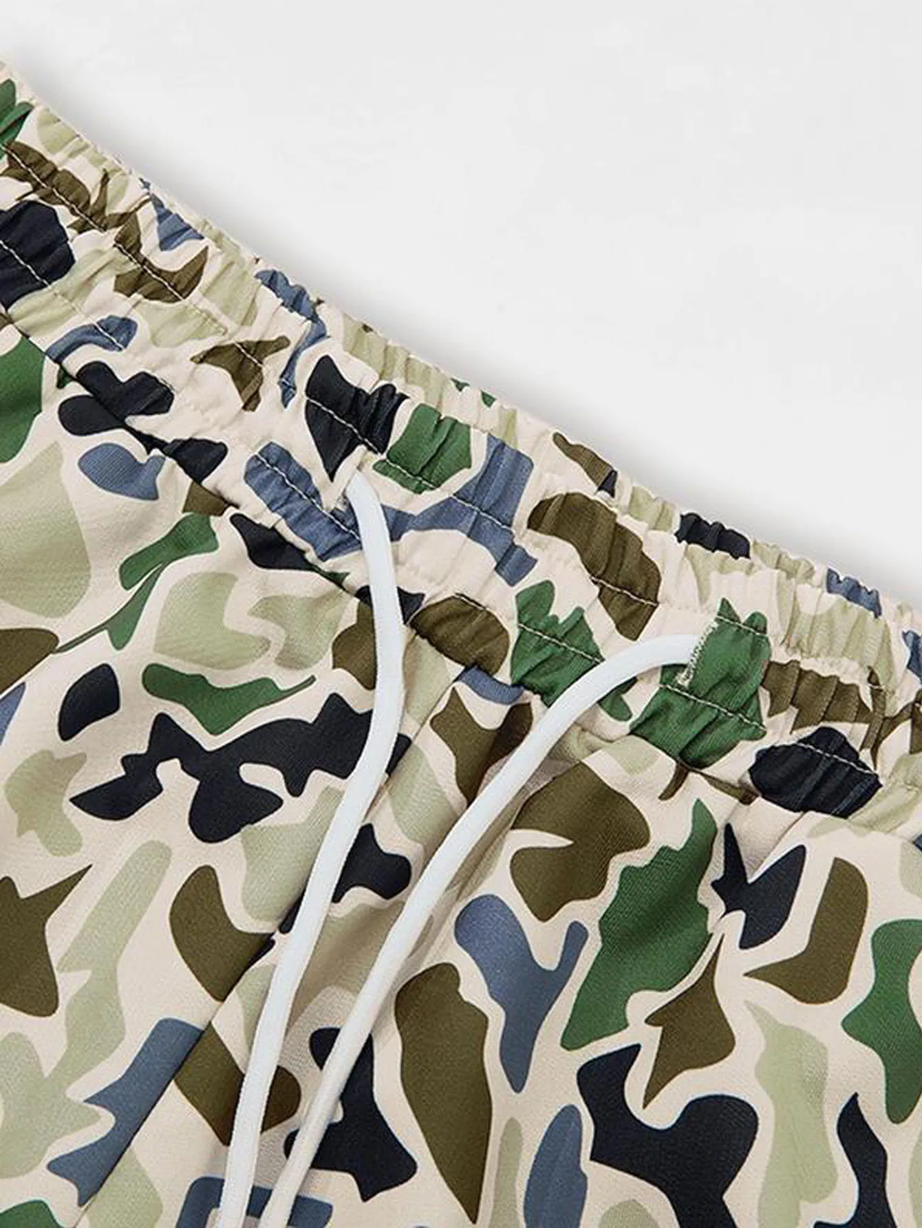 شورت رجالي بطبعة مموهة، شورت صيفي للشاطئ برباط، شورت رياضي مع جيوب