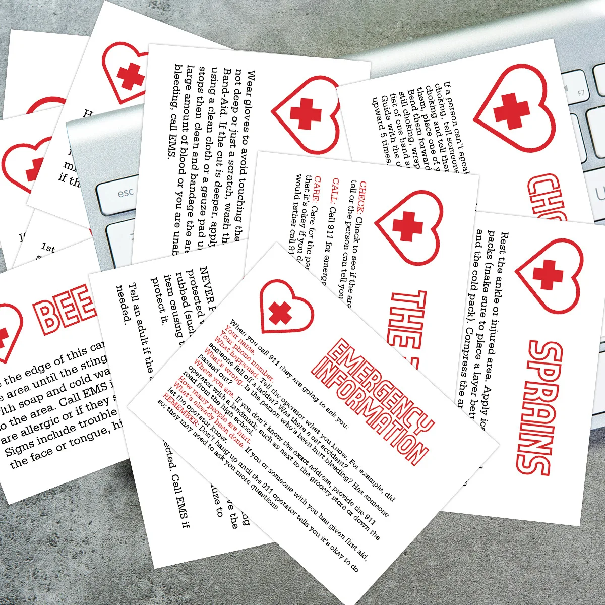 11 قطعة من بطاقات دليل الطوارئ الطبية، بطاقات معلومات أزمة الإسعافات الأولية لمجموعة أدوات النجاة للسلامة المدرسية المنزلية ومواد التدريب