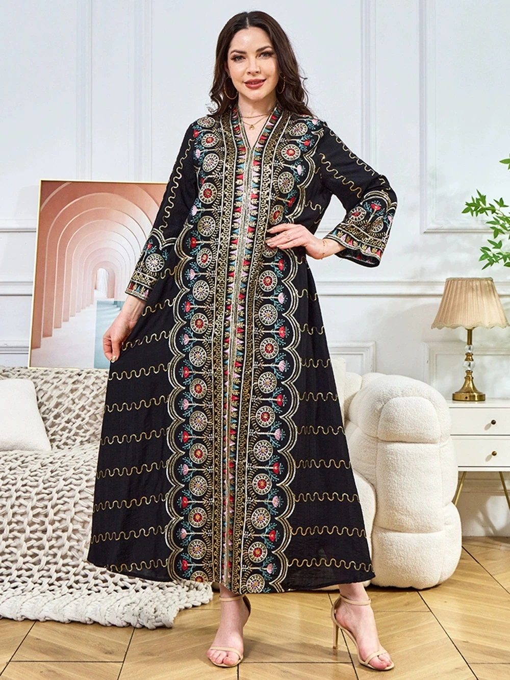 

Middle East Saudi Arabia Muslim Luxury Fashion Robe Women's Long Dress Bead New V-neck Loose Evening Dress Dubai Dress