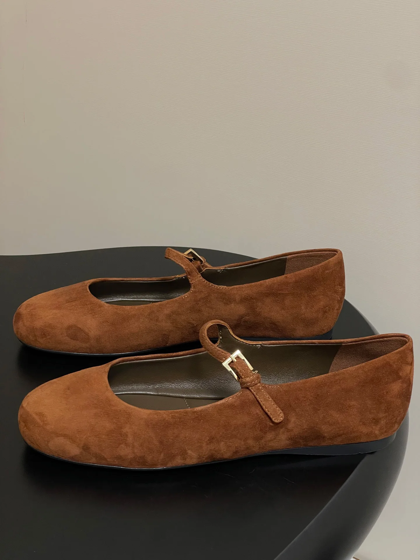 

2025 women's suede flat shoes with buckle design, soft sole, comfortable, fashionable women's casual shoes (multi-color)