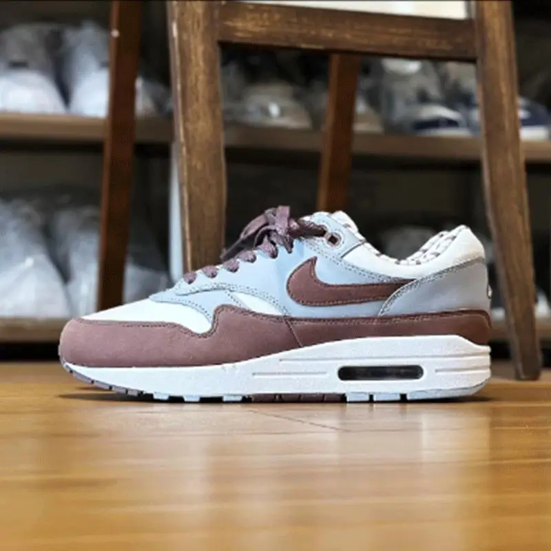 حذاء الجري Nike Brown Gray Air Max 1 '87 للرجال والنساء، مريح ومقاوم للانزلاق