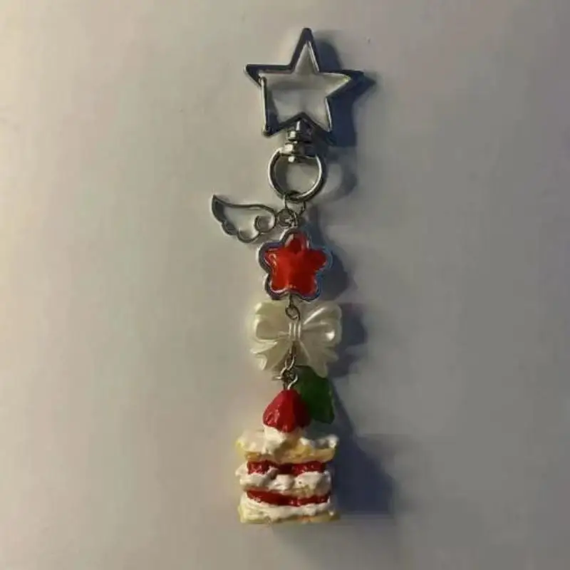 Erdbeerkuchen-Schlüsselanhänger, handgemachter Mini-Lebensmittel-Anhänger, süßer Schmuck für Frauen und Mädchen, Taschendekoration, Geschenk – Detail 2