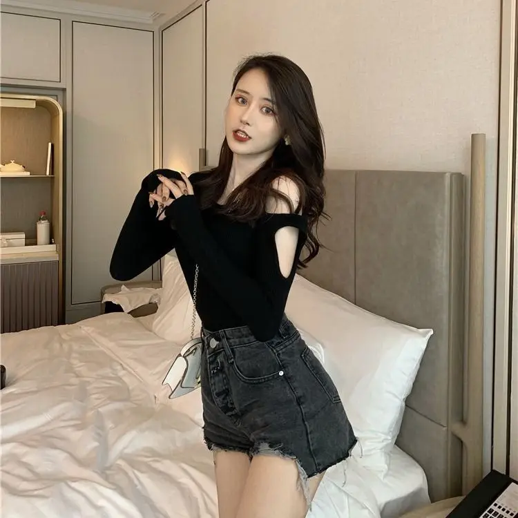 New Autumn and Winter Pure Black Sexy Shoulder Thin Tight Long -sleeved Top Korean Slimming Versatile Bottom T -shirt Women