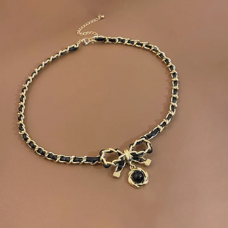 شخصية الرياح الداكنة القوس زهرة الجلود الاصطناعية لف قلادة عالية مزاجه الترقوة سلسلة قلادة مجوهرات النساء