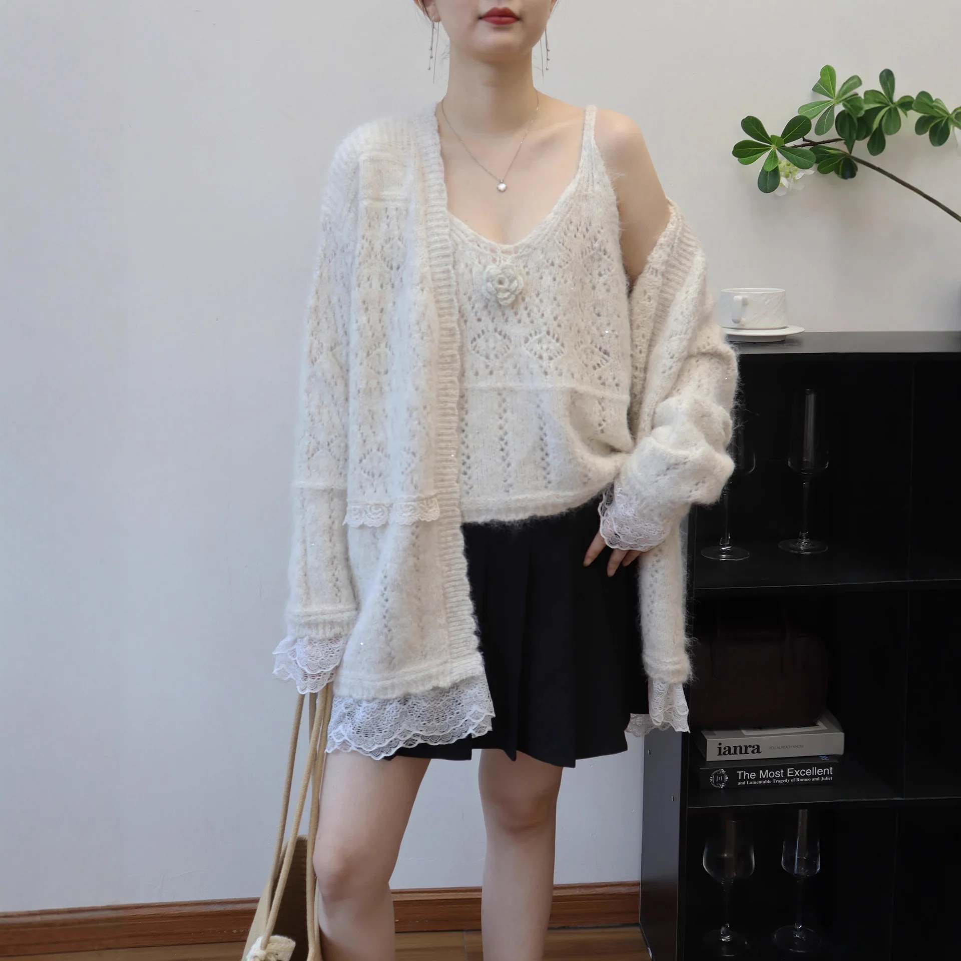 Tweedelige set dames vest set gebreide bijpassende set pailletten kanten jas 3D bloemen v-hals cami losse elegante casual 2025, herfst