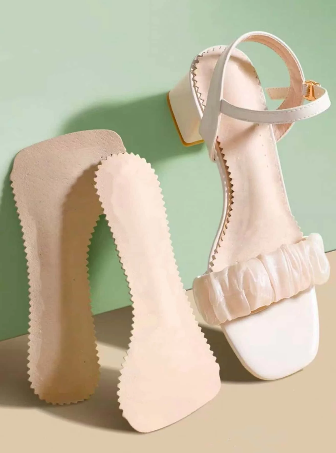 1-paire-de-semelles-interieures-pour-sandales--autocollant-absorbant-la-transpiration--patch-respirant-antiderapant--chaussures-a-talons-hauts-pour-femmes-avec-coussinets-super-doux-pour-l'avant-pied-qui-previennent-la-fatigue-et-la-douleur-des-pieds-ideales-pour-l'ete