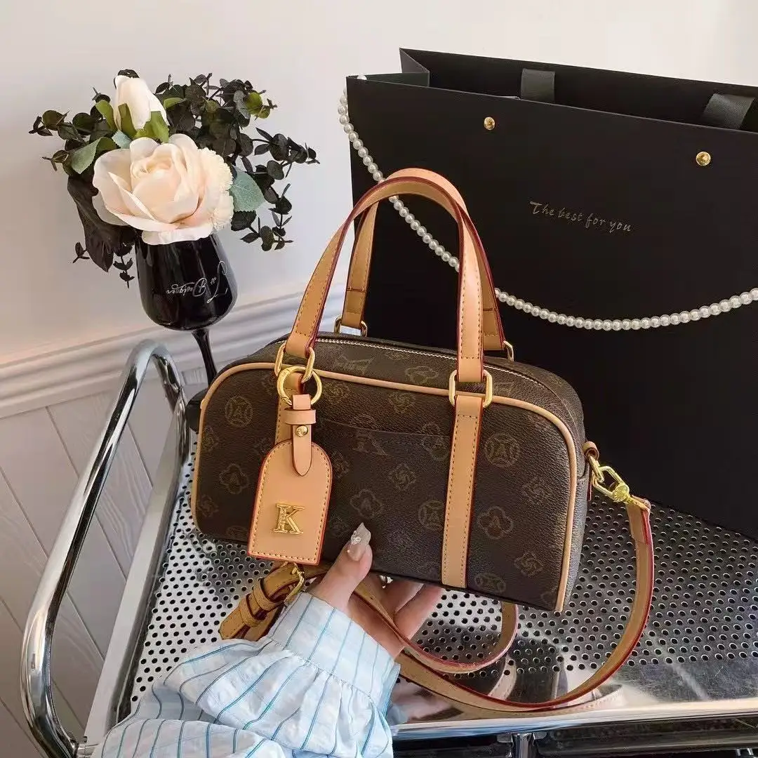 

​ ​ Сумка-тоут Boston Pillow, просторная трансформируемая сумка на плечо, мятая текстура, работа в тренажерном зале, переходная система премиум-класса ​ ​