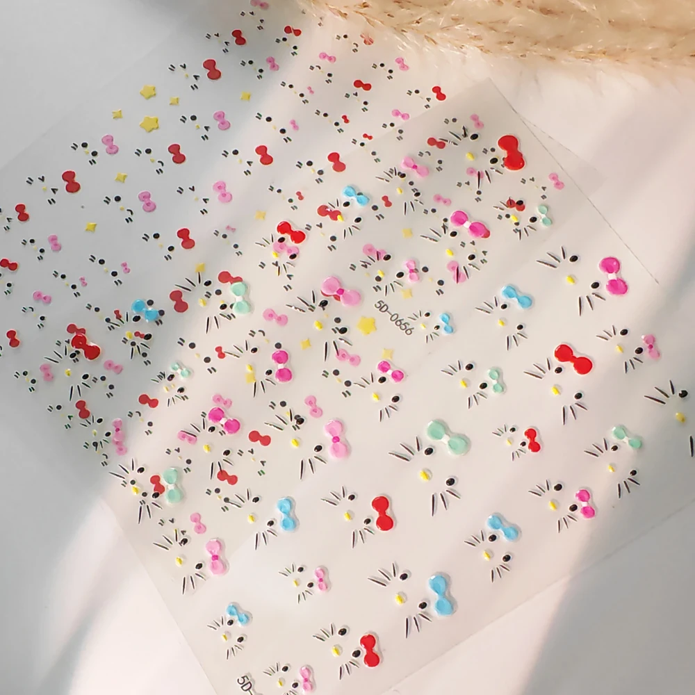 2 fogli simpatico gattino faccia adesivi per unghie cartone animato 5D fiocchi rosa pentagramma felice decalcomanie per unghie fai da te Y2K dolci ragazze inverno unghie Decor