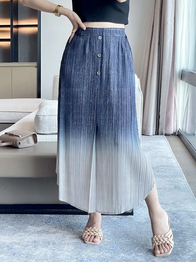 YFPF Blue Gradient กระโปรงผู้หญิงแฟชั่น Miyake จีบเอวสูงสายกระโปรงลําลองอเนกประสงค์ 2025 เสื้อผ้าใหม่ 3A442