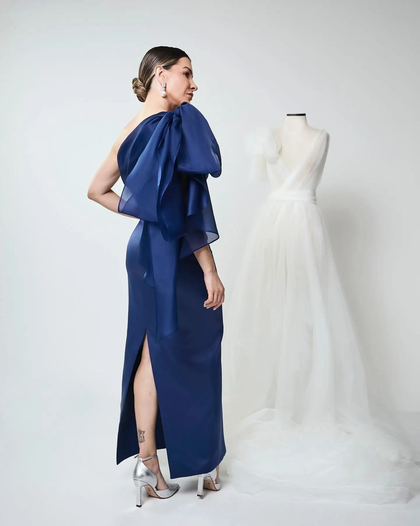 カスタマイズされたセクシーなサテンストレートワンショルダー 3D リボンイブニングドレス高品質足首丈 فستان سهرة نسائي