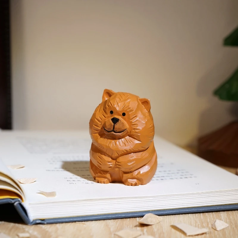 Hand‑Carved Wooden Sitting Chow Chow Dog Figurine Cute Animal Model Ornament Stress‑relieving Craft Decor for Office Workstation