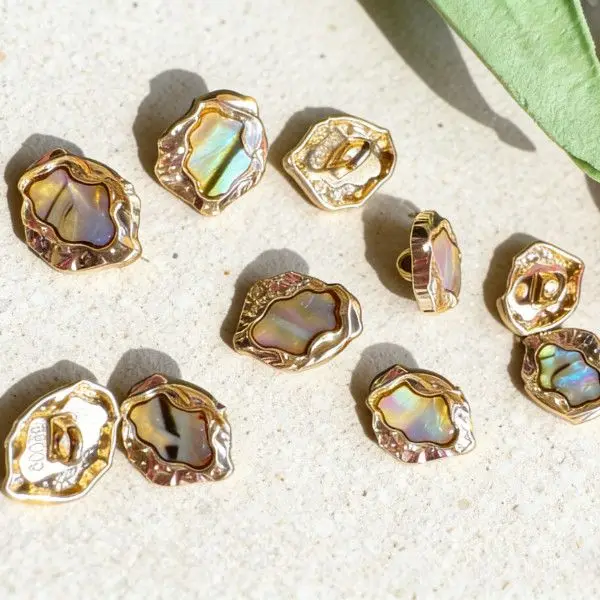 5pcs Gradient Colored Abalone Shell Irregular Metal Button Decorative Buckle Handmade DIY Material Clothing Making Accessories