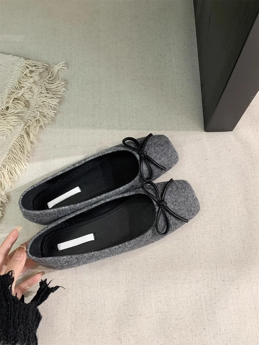 

Новинка весны 202, женские туфли на плоской подошве с квадратным носком, шерстяные женские туфли в стиле ретро с бантом, неглубокие, темпераментные, одинарные туфли